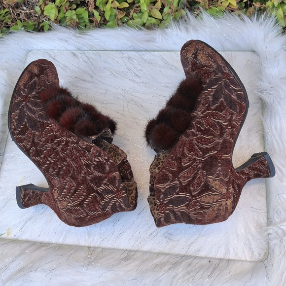 Baci Daisy Tapestry Brocade Mink Fur Pom Pom Slip-On Ankle Heel Boots  Size 6.5 - Picture 6 of 16